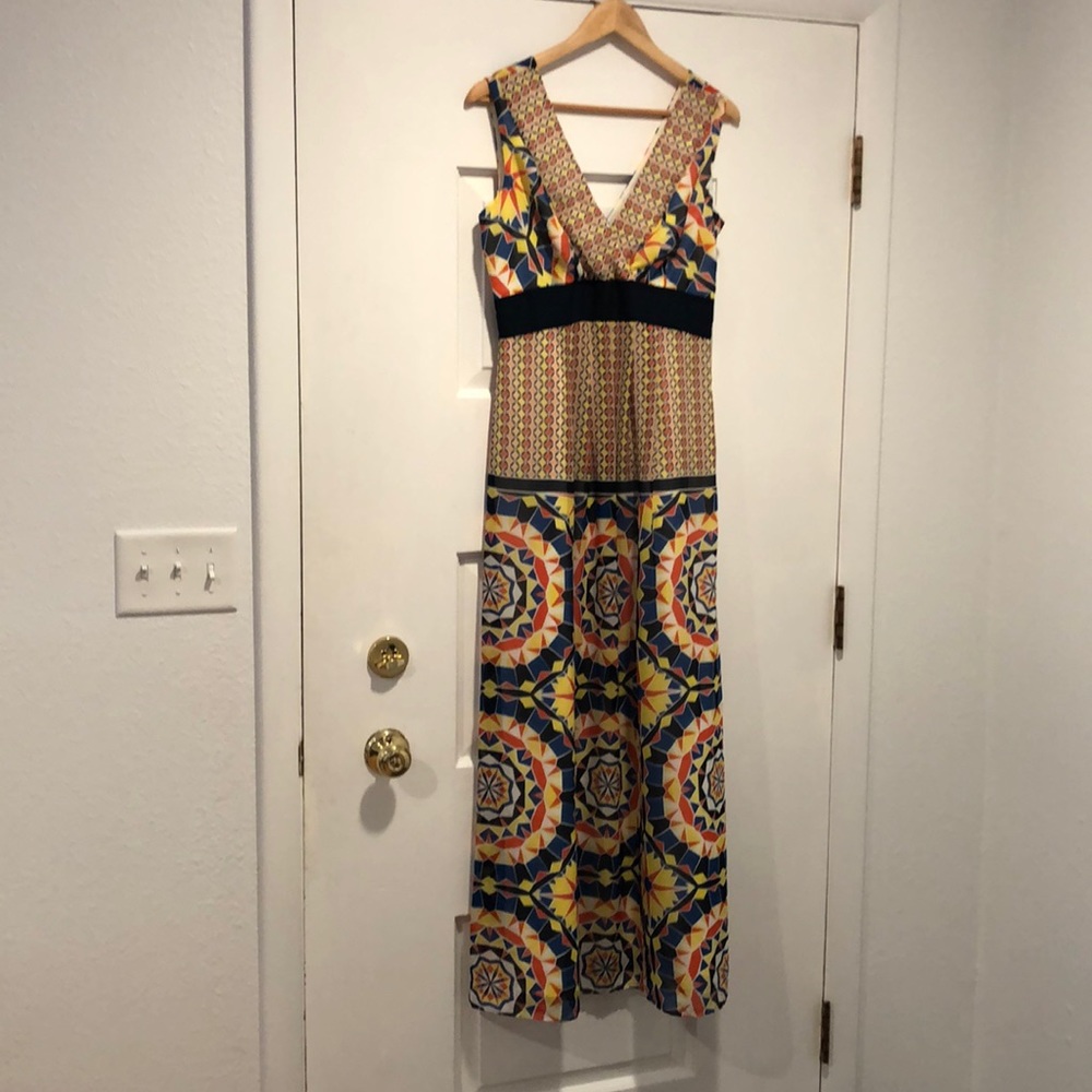 Women’s Ann Taylor Long Sleeveless dress. Size 6